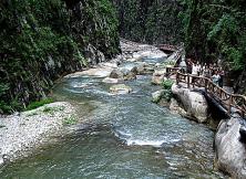 万仙山郭亮影视村+太行山大峡谷大巴四日游